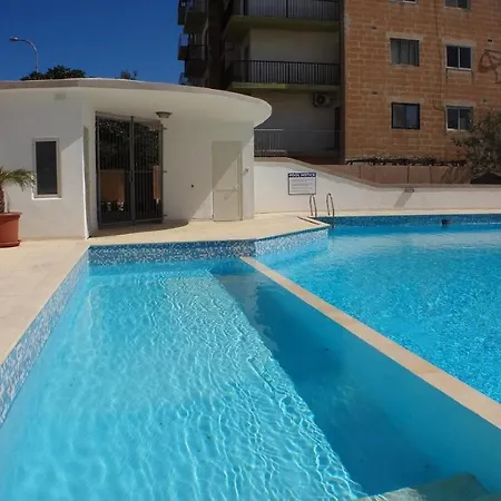 Spinola Court With Pool And Close To Beach St Julians Center アパート Saint Julian's