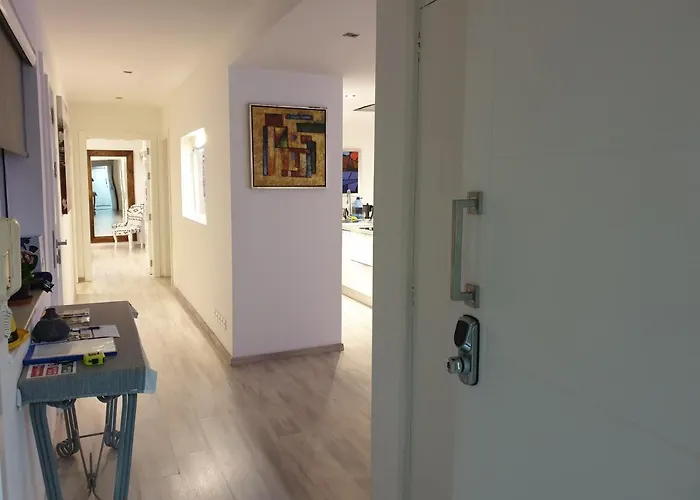 Spinola Court With Pool And Close To St Julians Center Saint Julian's