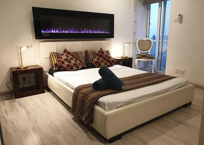 Spinola Court With Pool And Close To St Julians Center Saint Julian's