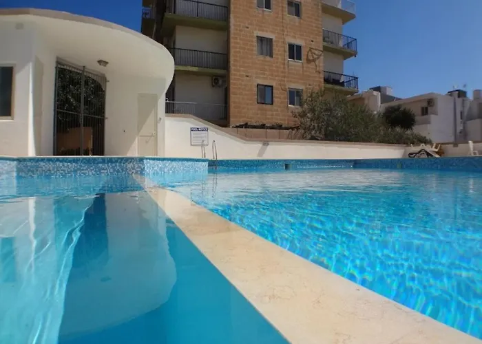Spinola Court With Pool And Close To St Julians Center Saint Julian's