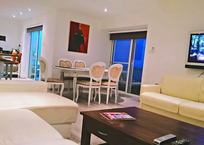 Spinola Court With Pool And Close To St Julians Center * Saint Julian's